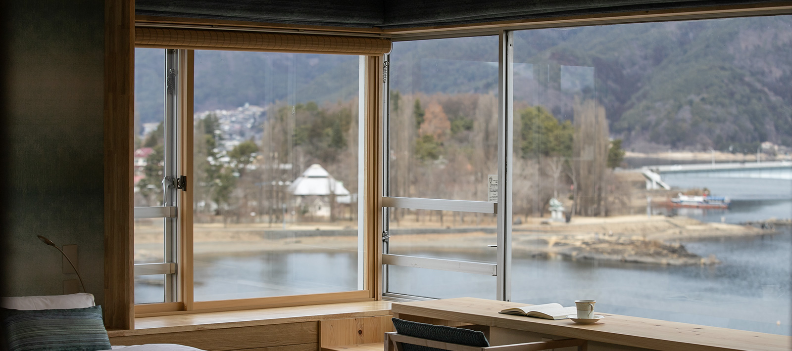 河口湖側ビューバス客室(角部屋)